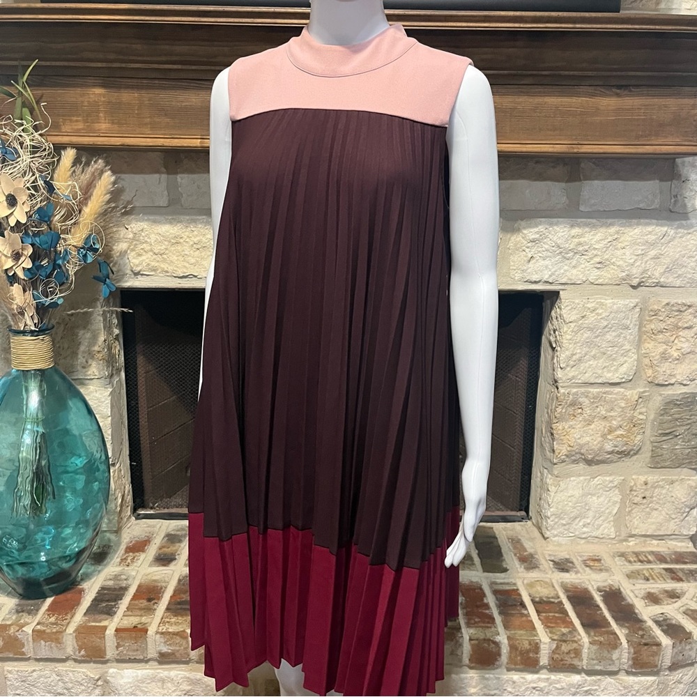Alfani Sleeveless pleated color block swing dress - Picture 4 of 11